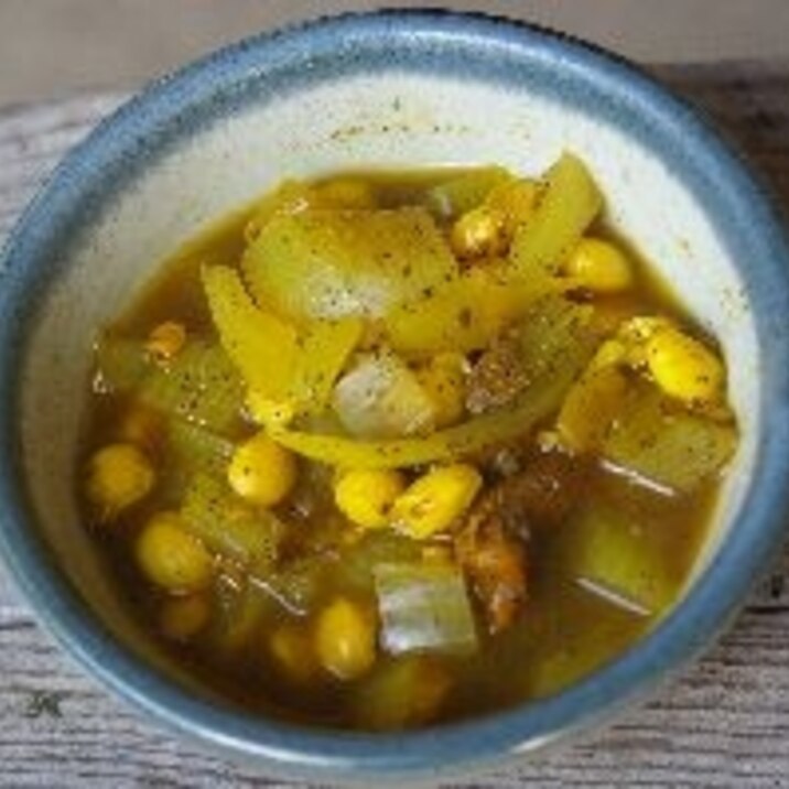 大豆とオニオンのカレー味スープ